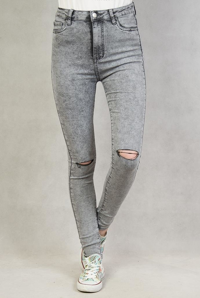 Szare spodnie marmurkowe z wysokim stanem oraz rozcięciami na kolanach