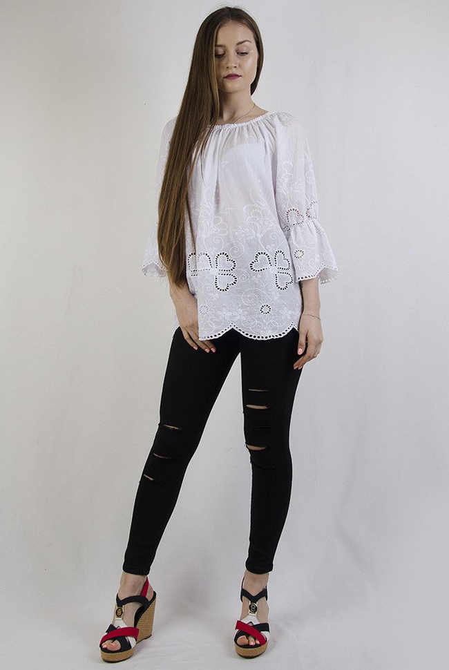 Biała bluzka z rozszerzanymi rękawami 