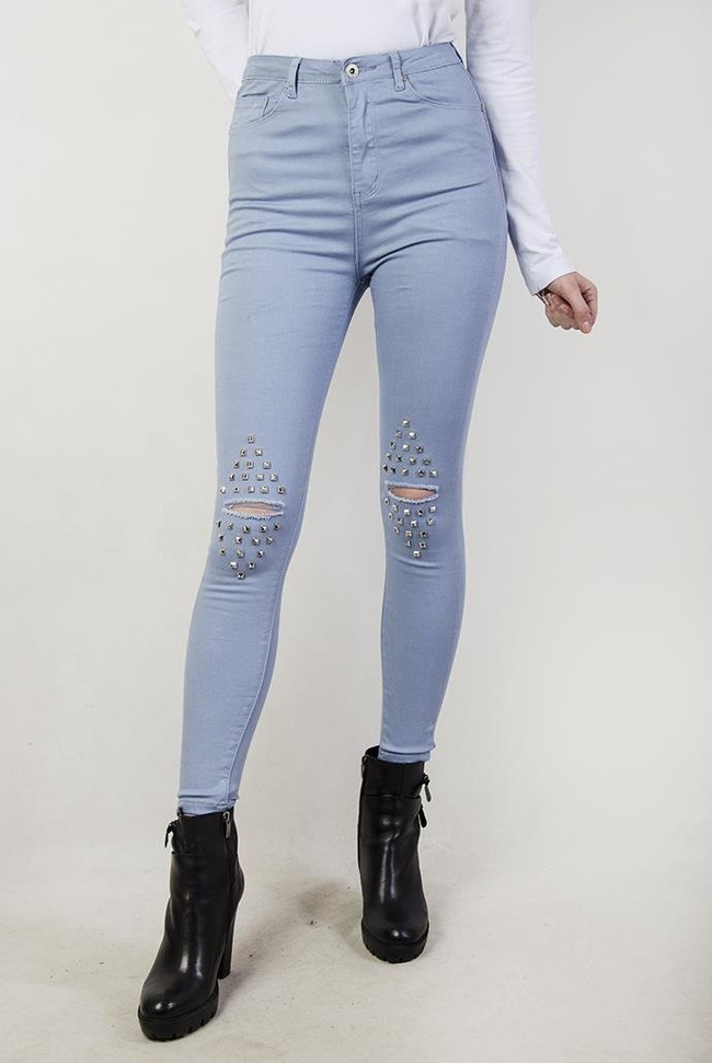 Jasnoniebieskie spodnie skinny jeans z ćwiekami i dziurami