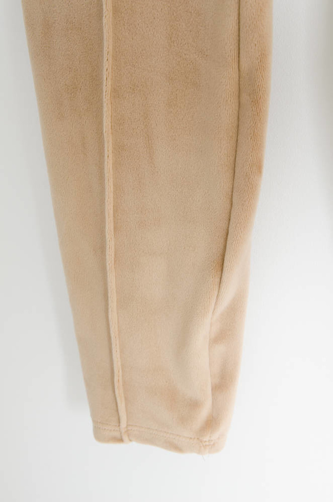 BEŻOWE WELUROWE SPODNIE Z PRZESZYCIEM WZDŁUŻ NOGAWKI