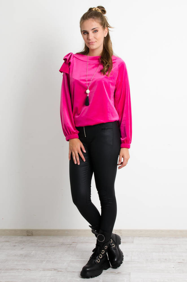 RÓŻOWA BLUZA WELUROWA Z FALBANKĄ