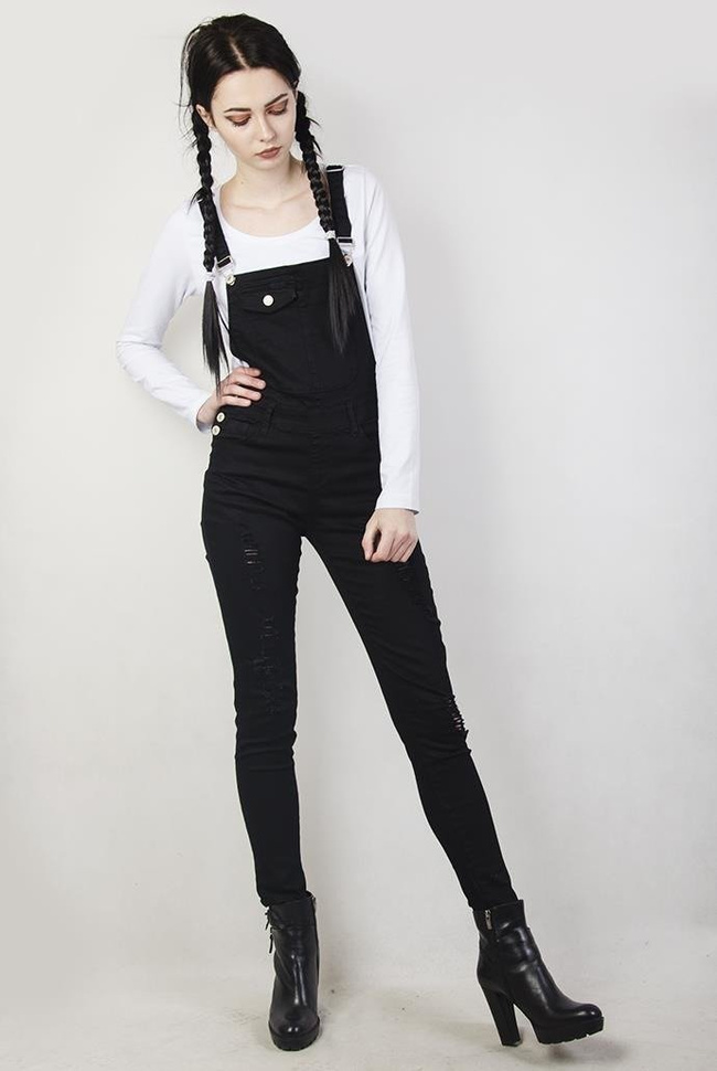 Czarne ogrodniczki z przetarciami