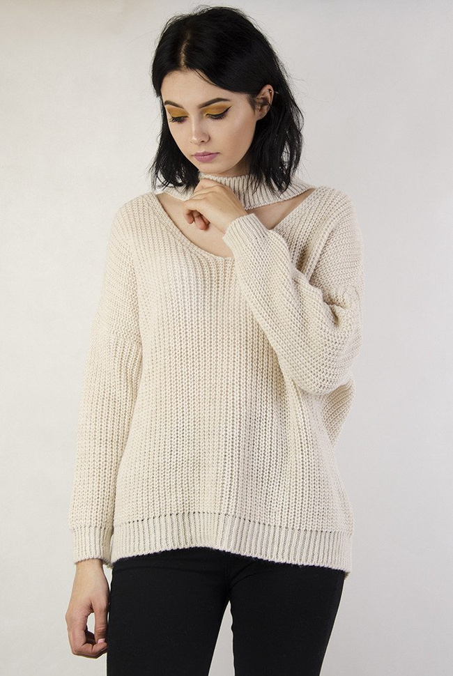 Beżowy sweter ze stójką