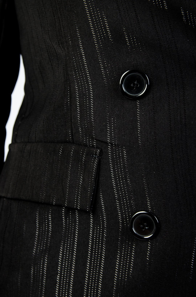 MARYNARKA W KOLORZE CZARNYM PRZEPLATANA SREBRNĄ NICIĄ