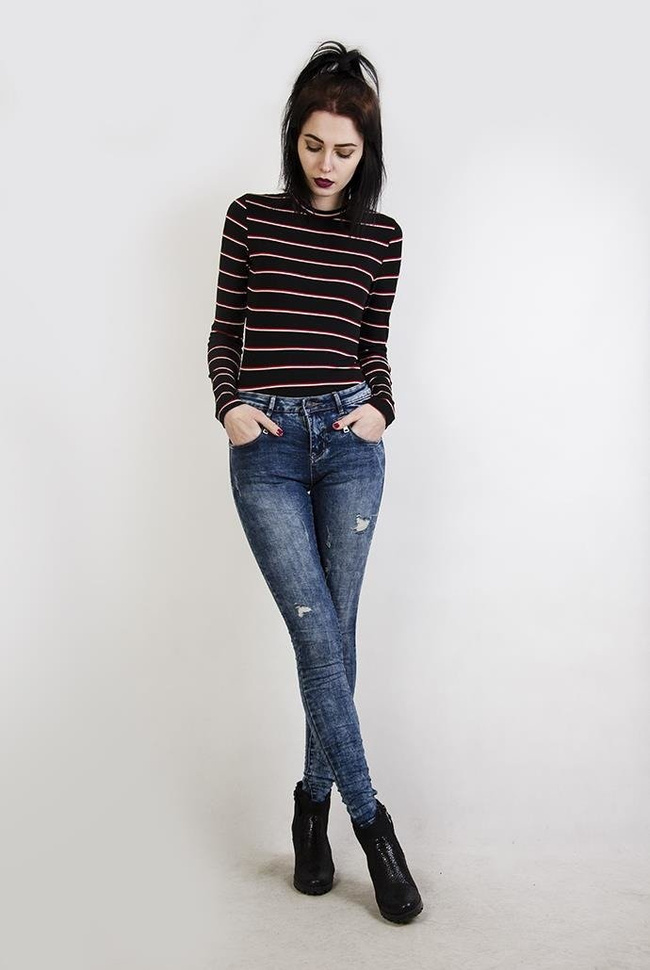 Spodnie jeansowe z zamkami, pogniecione przy nogawkach