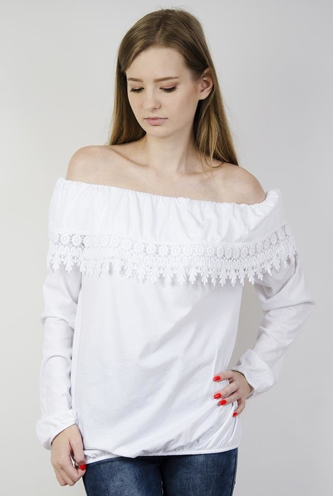 Biała bluzka z hiszpańskim dekoltem i zdobieniami