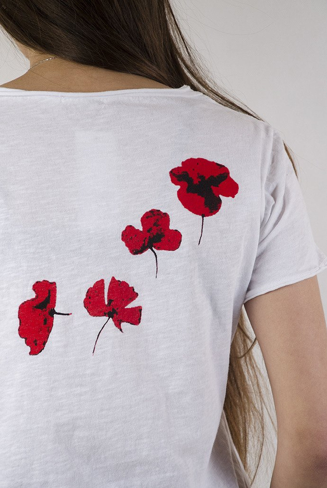 Biała bluzka w maki