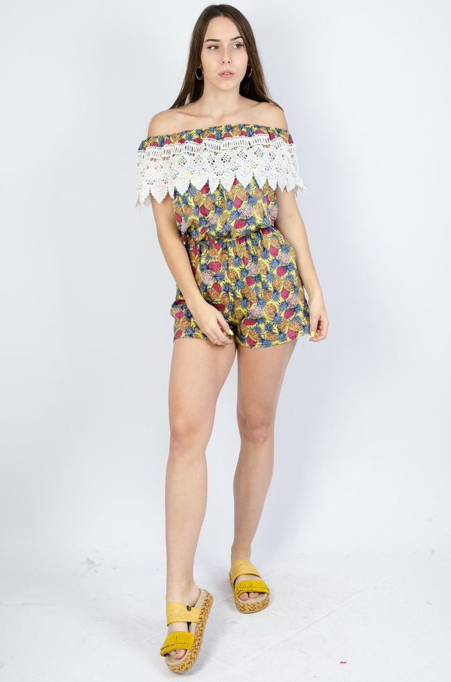 Żółty kombinezon w ananasy wykończony koronką