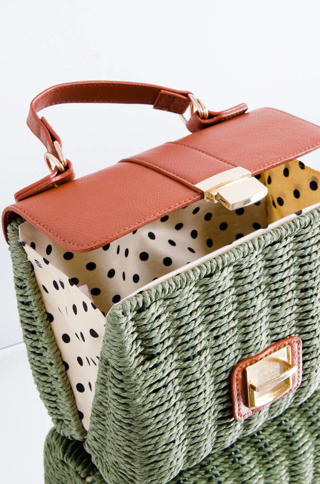 TOREBKA LISTONOSZKA PLECIONA Z KWADRATOWĄ KLAMRĄ I PASKIEM- ZIELONA
