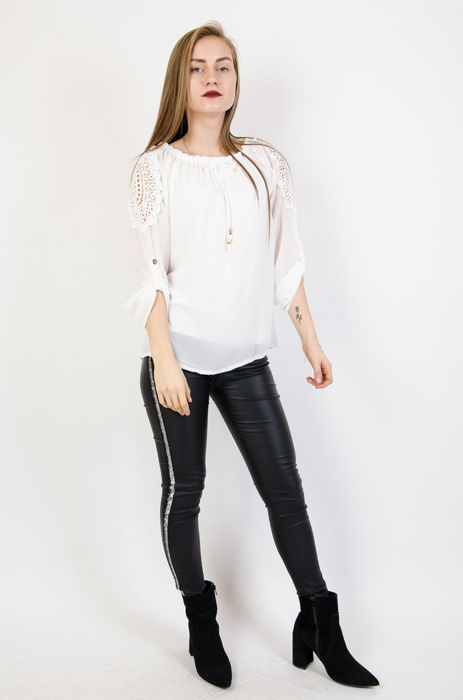 Bluzka hiszpanka z wycięciem na ramionach