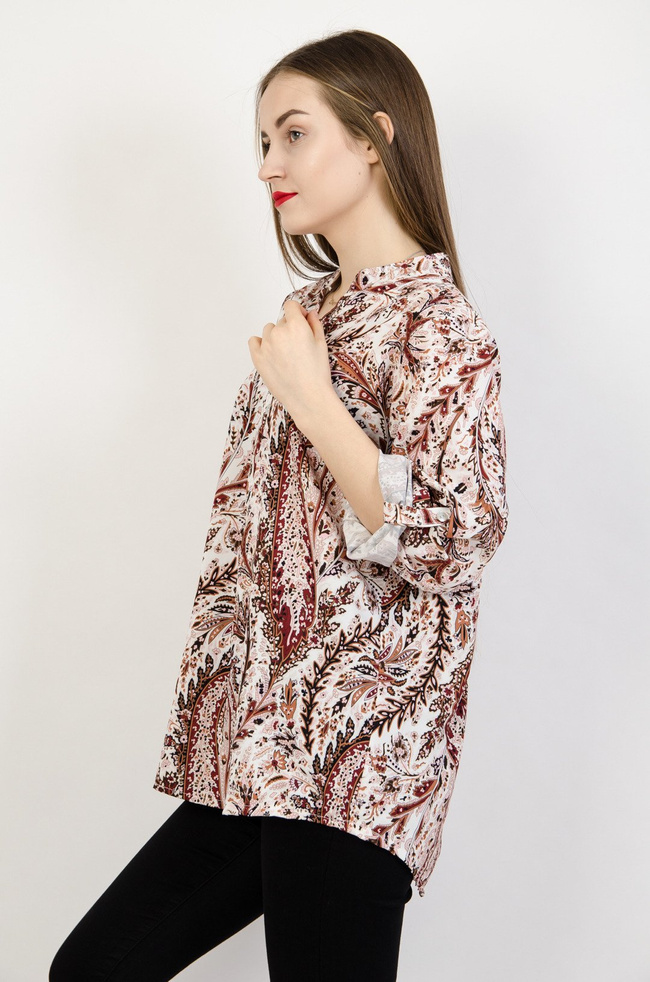 Biała wzorzysta bluzka zapinana na guziki