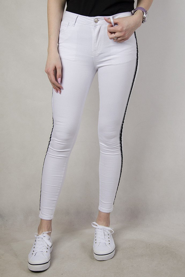 Białe spodnie z wysokim stanem i lampasami