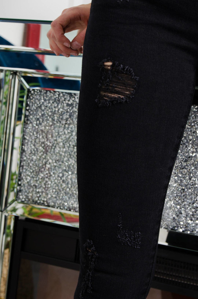 CZARNE SPODNIE JEANSOWE Z ODZOBNYM PASEM 