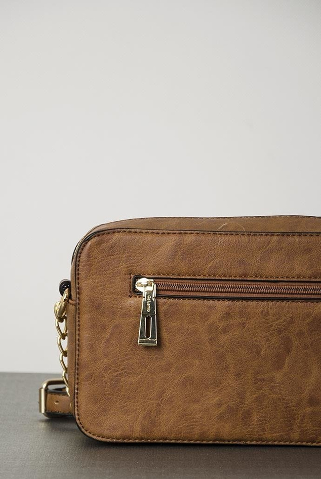 Brązowa torebka na złotym łańcuszku