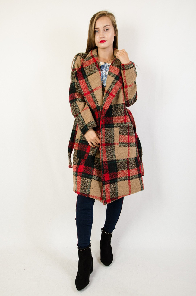 Beżowy płaszcz w kratę z wiązaniem w pasie