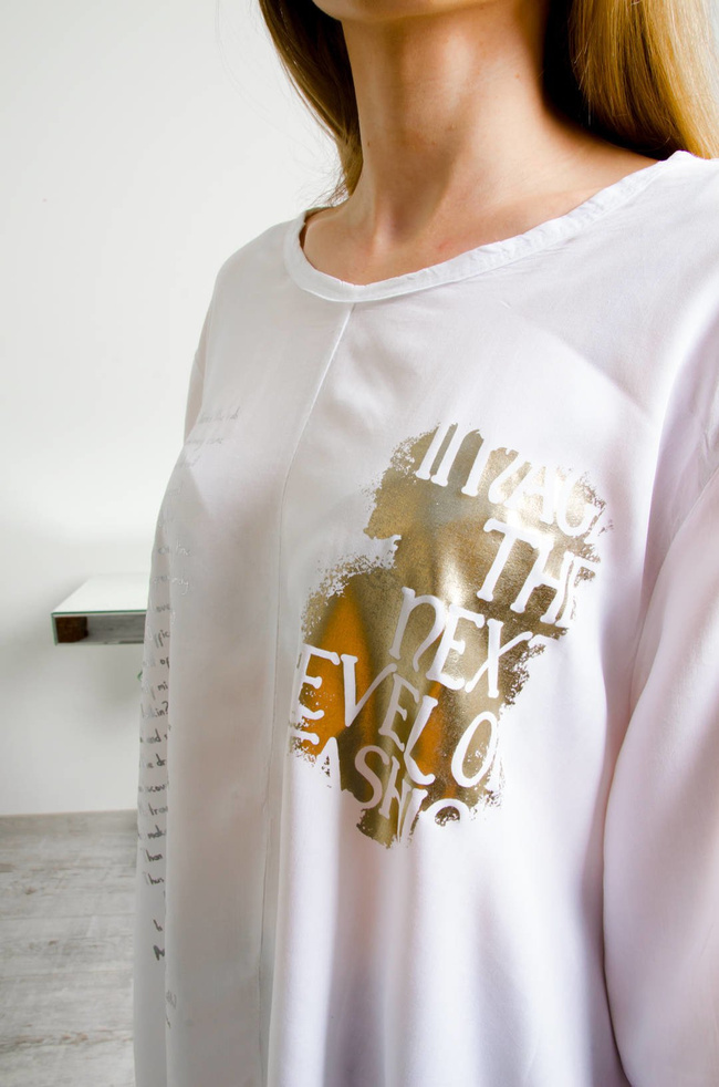 BIAŁA BLUZKA OVERSIZE , SREBRNO-ZŁOTA APLIKACJA