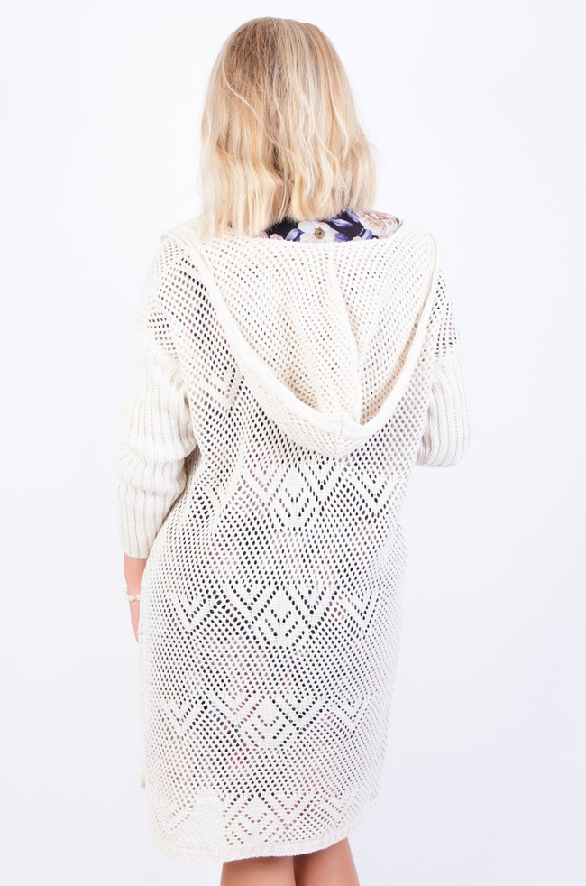 BEŻOWA AŻUROWA NARZUTA Z KAPTUREM 