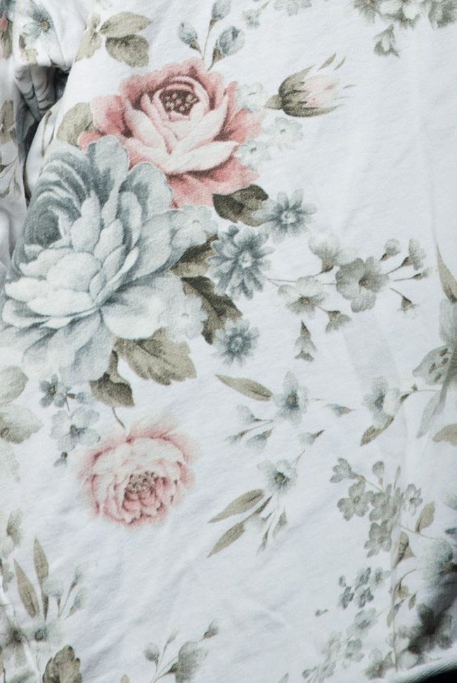 Wygodna bluzka z tyłem przedłóżanym w róże