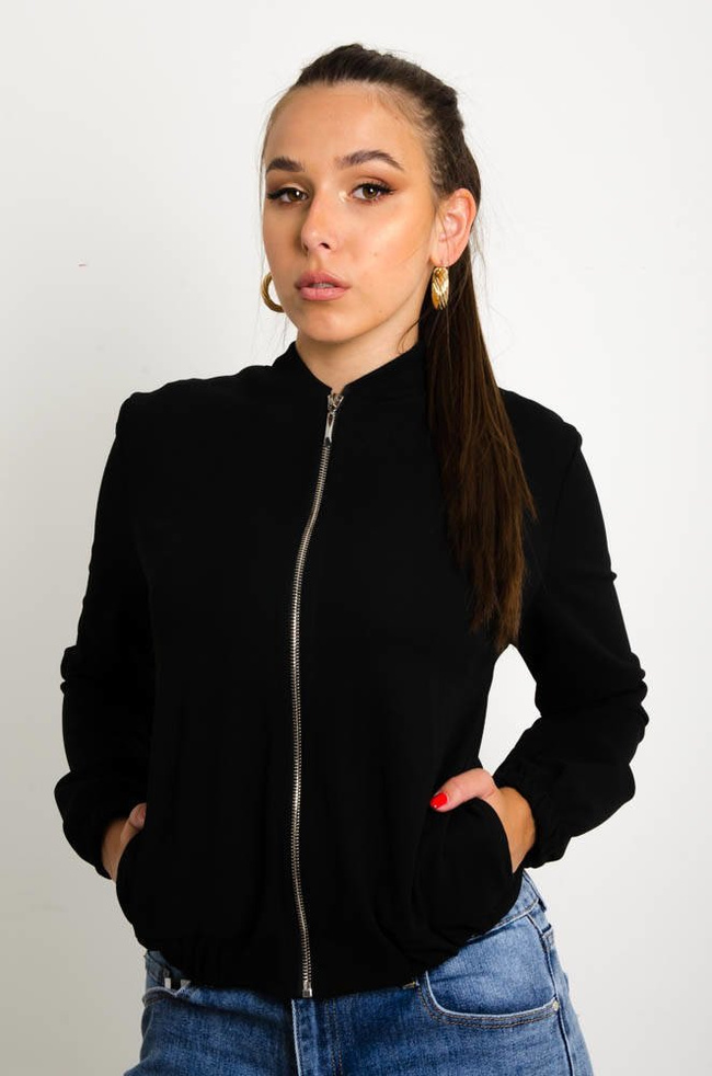 CZARNA BLUZA ZAPINANA NA ZAMEK