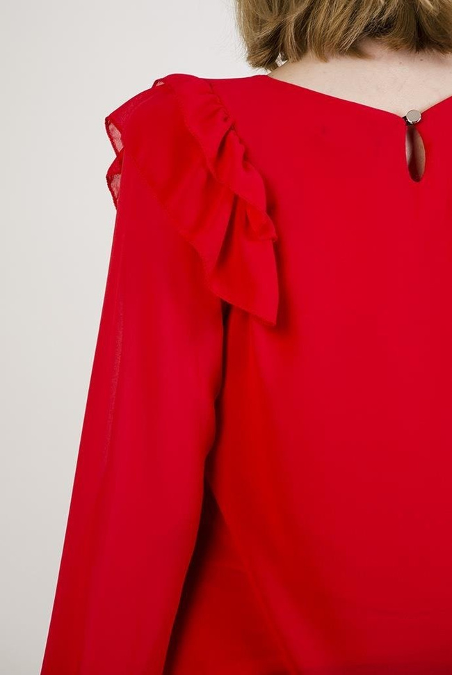 Czerwona bluzka z falbankami po bokach