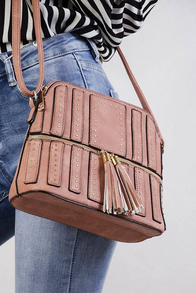 Mała różowa torebka z ćwiekami