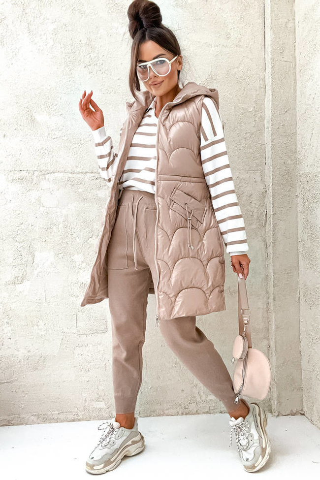 KAMIZELKA Z KAPTUREM I OZDOBNYMI KIESZENIAMI- BEŻOWA