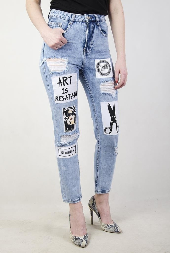 Spodnie jeansowe typu boyfriendy z naszywkami i dziurami