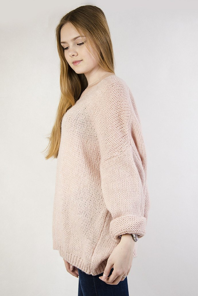 Luźny oversizowy sweter w kolorze różowym
