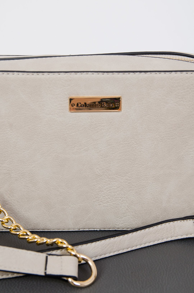 Jasnoszara usztywniana torebka na łańcuszku