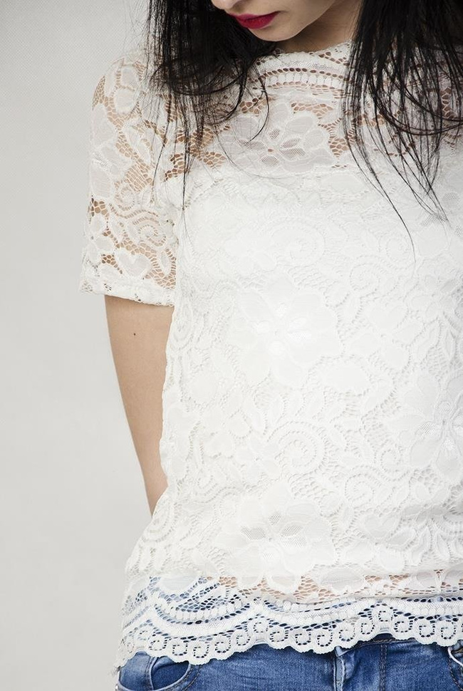 Biała bluzka koronkowa