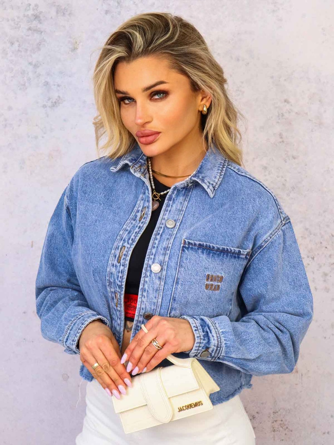 KRÓTKA KURTKA JEANSOWA Z SUROWYM ZAKOŃCZENIEM