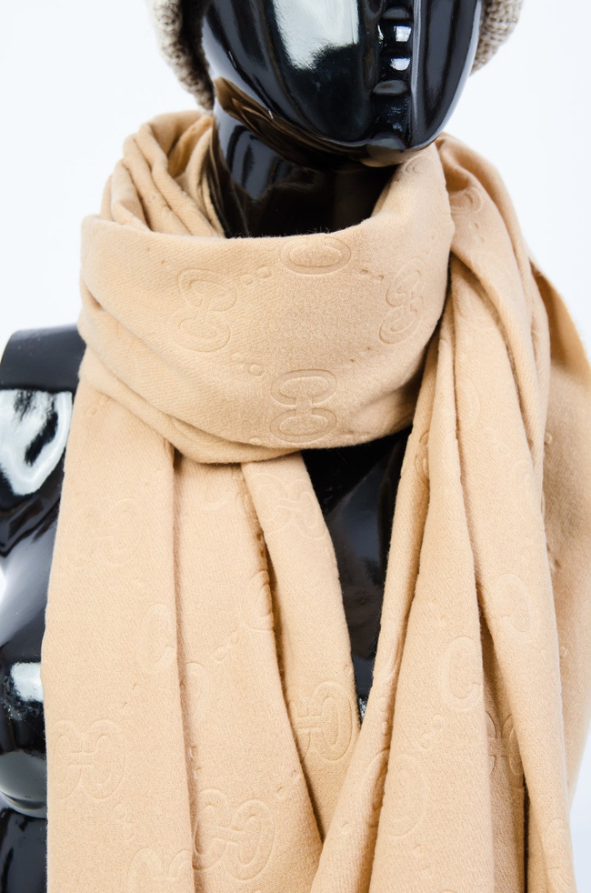 JASNO-BRĄZOWY SZAL WYKOŃCZONY FRĘDZLAMI 