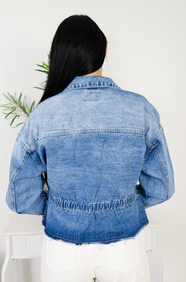 NIEBIESKA KURTKA JEANSOWA Z MARSZCZENIEM