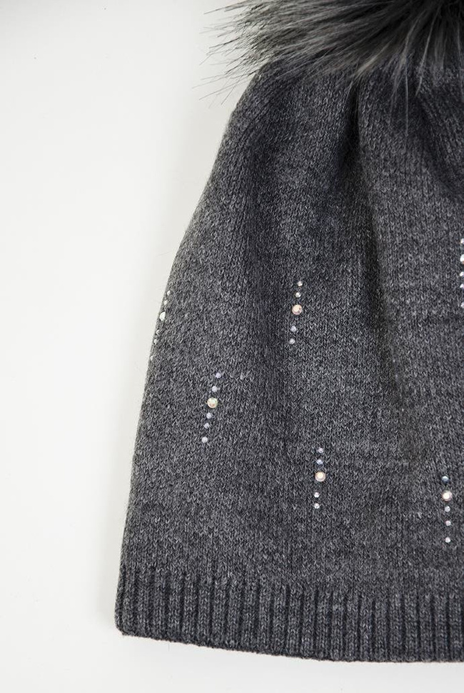 Ciemnoszara czapka z cyrkoniami i pomponem