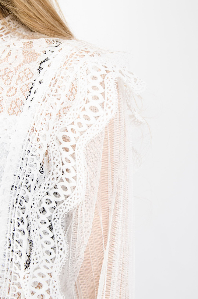 BIAŁA KORONKOWA BLUZKA Z TIULOWYMI RĘKAWAMI 