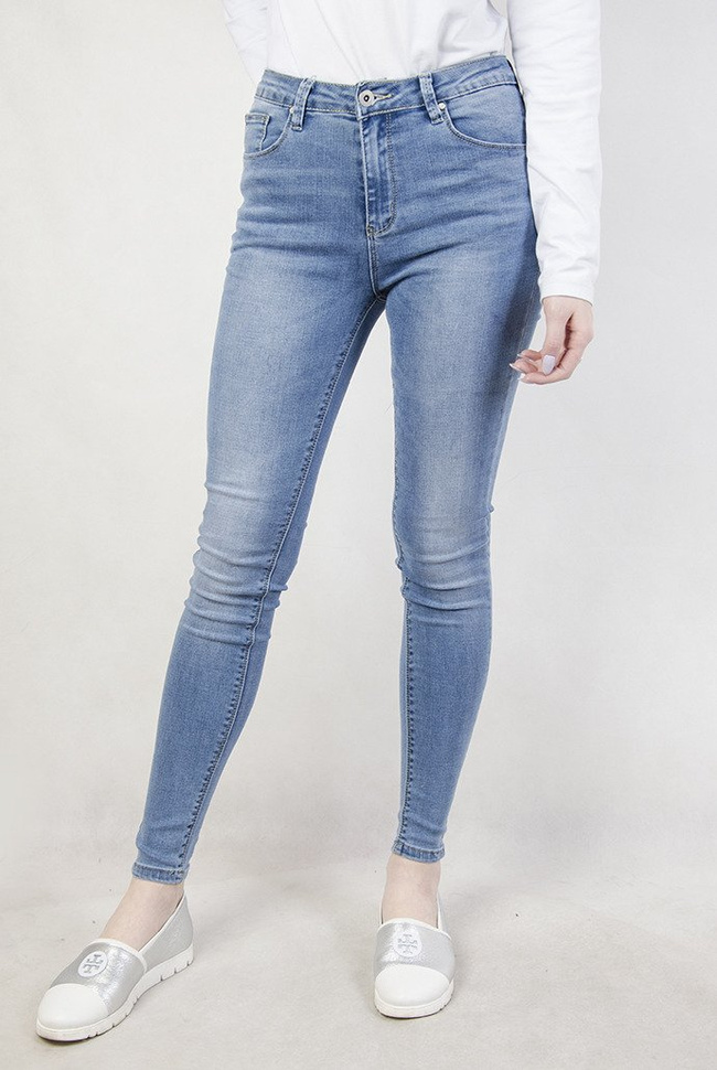 Jasne spodnie jeansowe bez przetarć