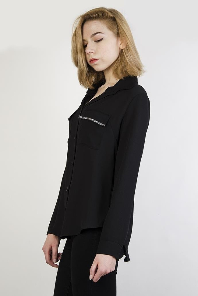 Czarna koszula z cyrkoniami przy kieszonce