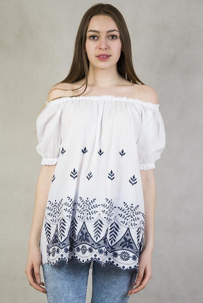 Biała bluzka z granatowym haftem