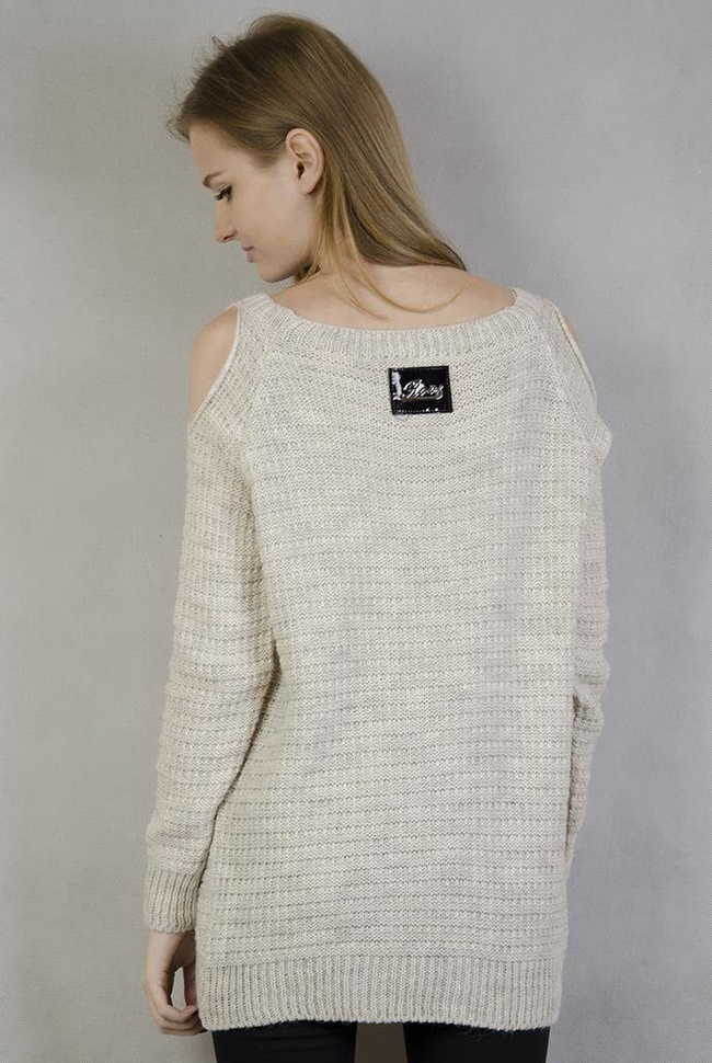 Beżowy sweterek z wycięciami na ramionach