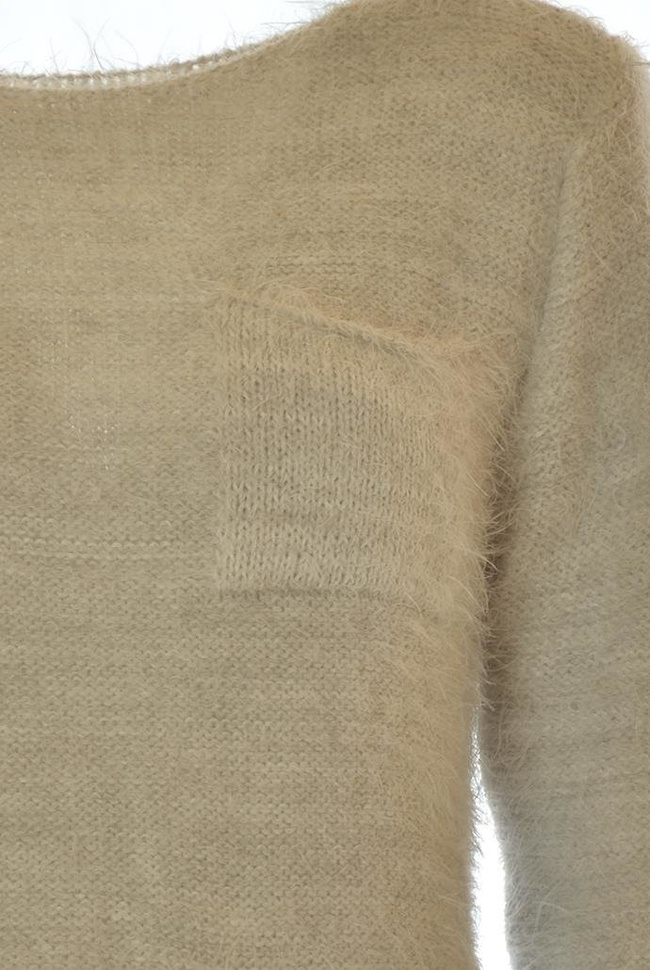 Szary sweter z kieszonką