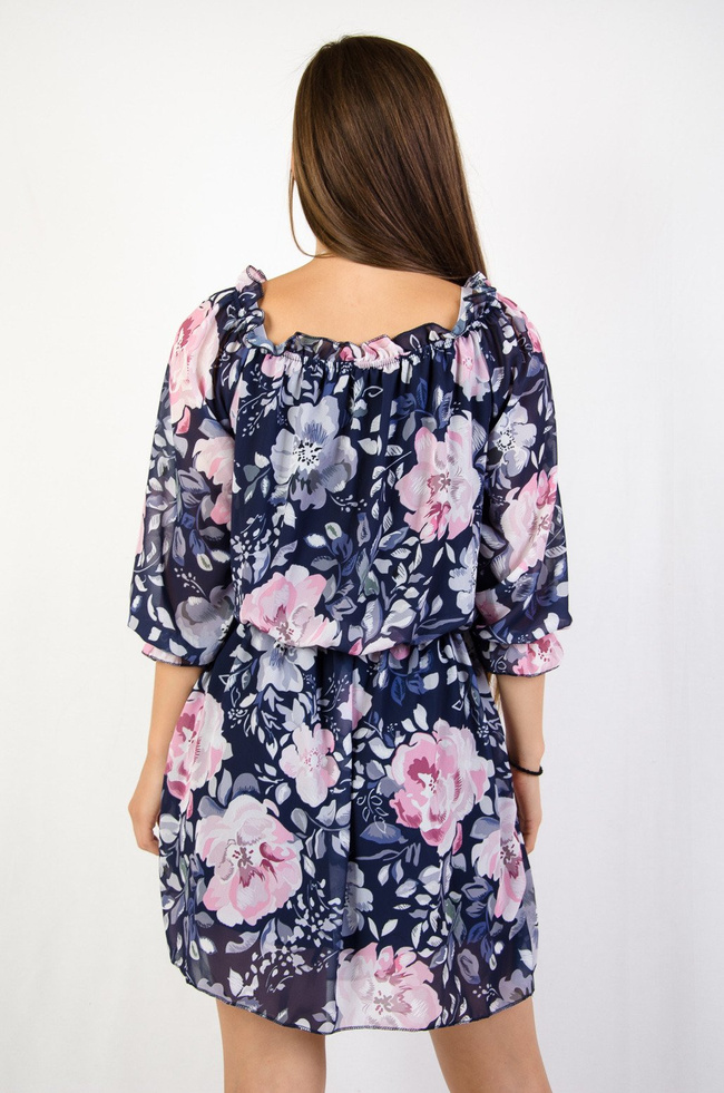 Granatowa sukienka w różowe kwiaty
