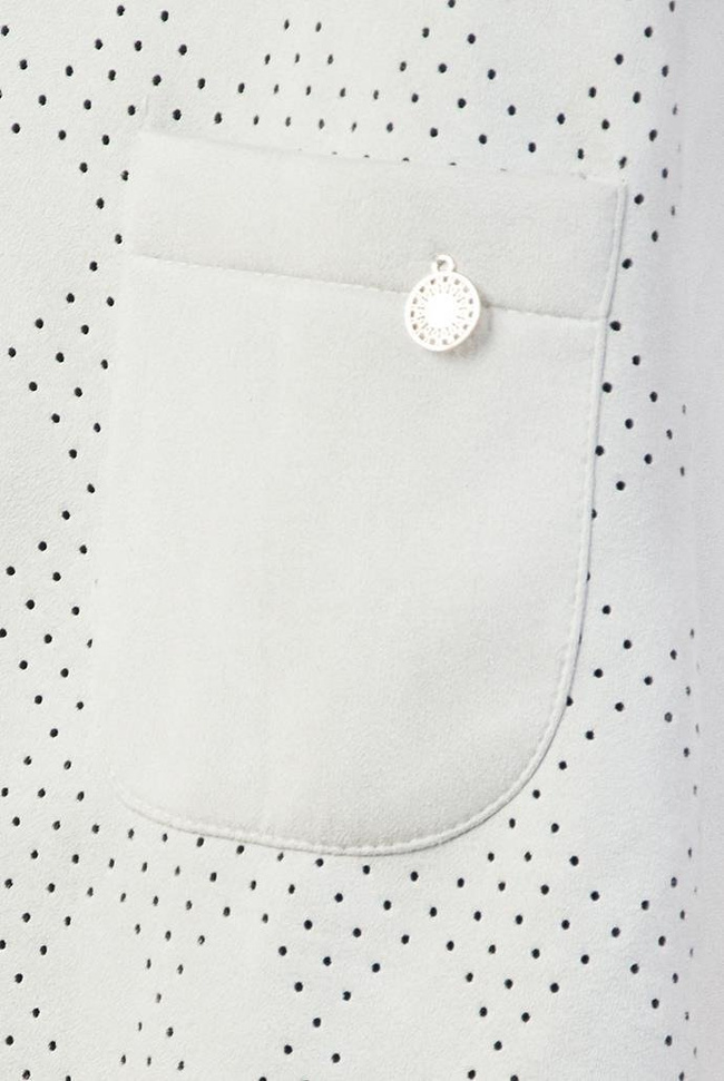 Szara narzutka zamszowa z ażurowym przodem