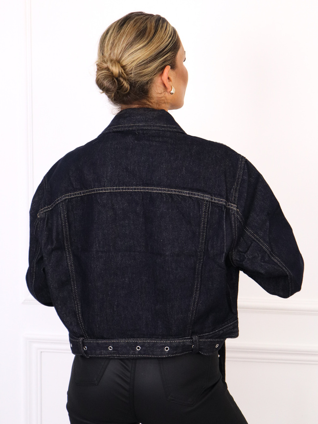 KURTKA JEANSOWA O KROJU OVERSIZE Z OZDOBYNYM PASKIEM