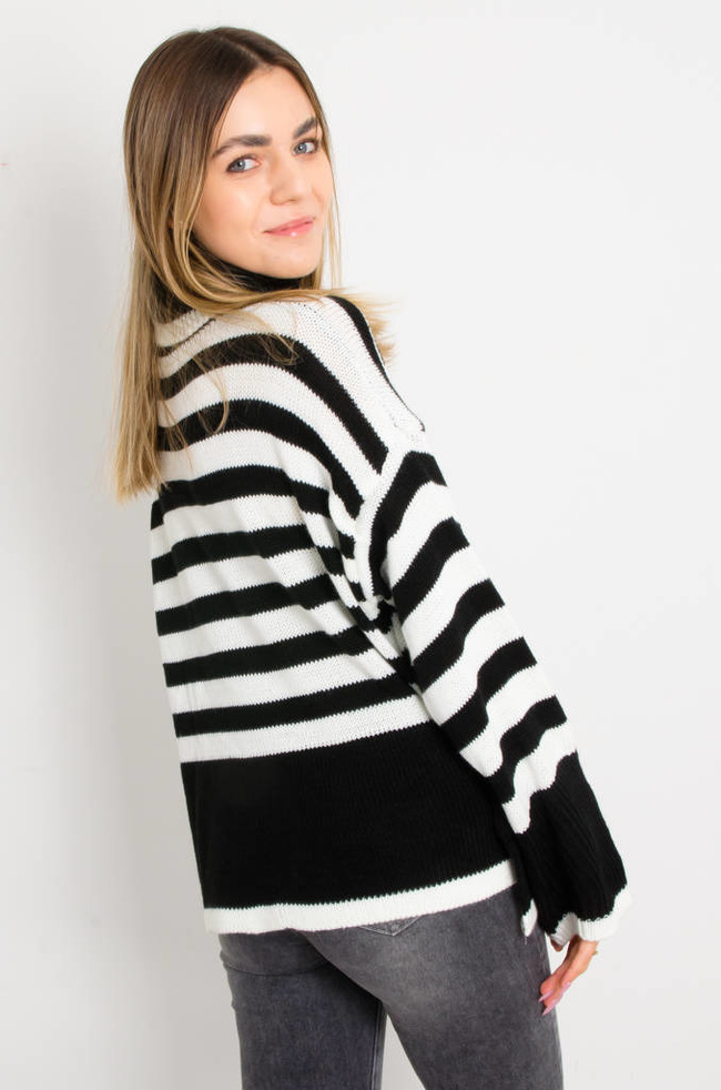 SWETER W PASKI Z ROZCIĘCIAMI- GOLF 