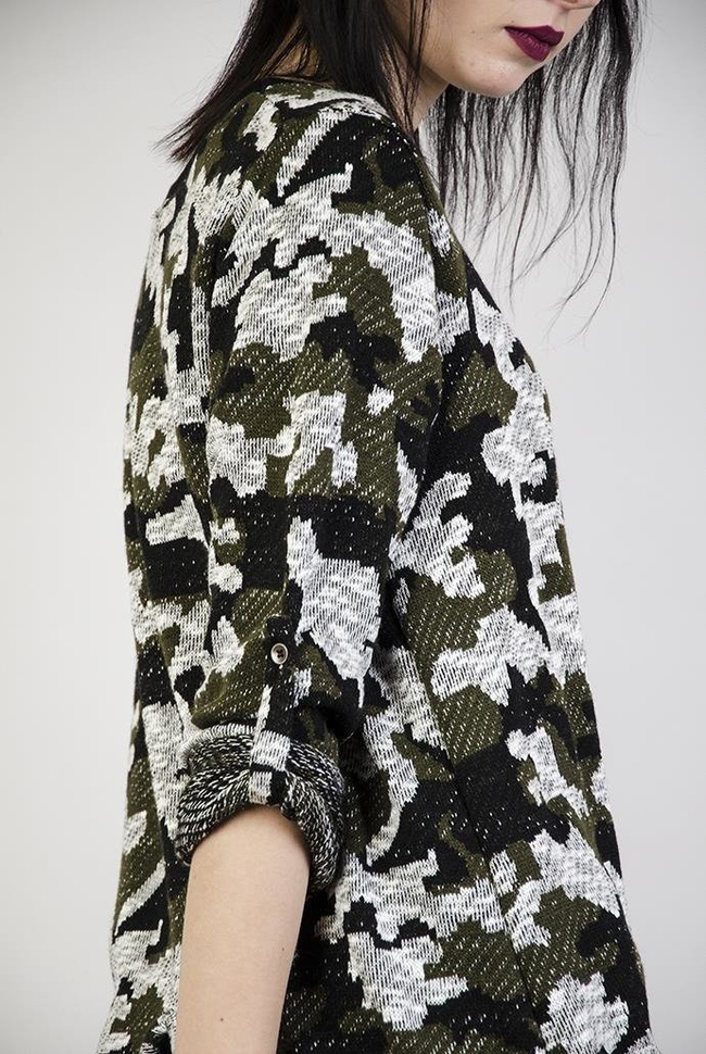 Bluzka moro z wiązaniem z tyłu