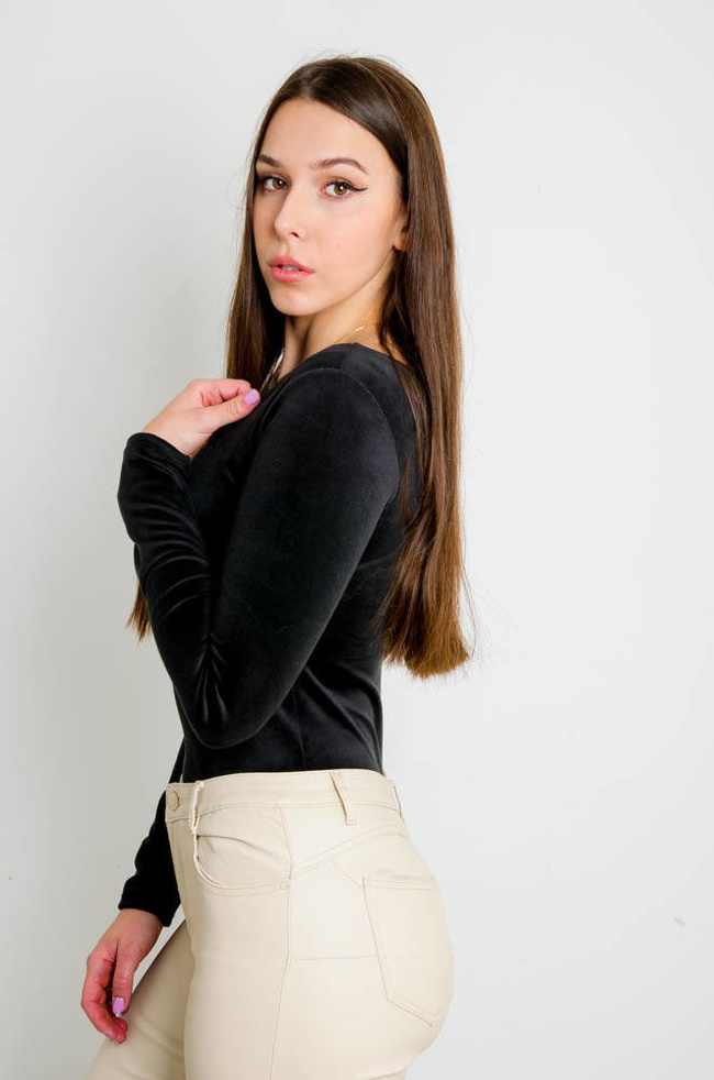 CZARNE WELUROWE BODY Z ŁAŃCUSZKIEM 