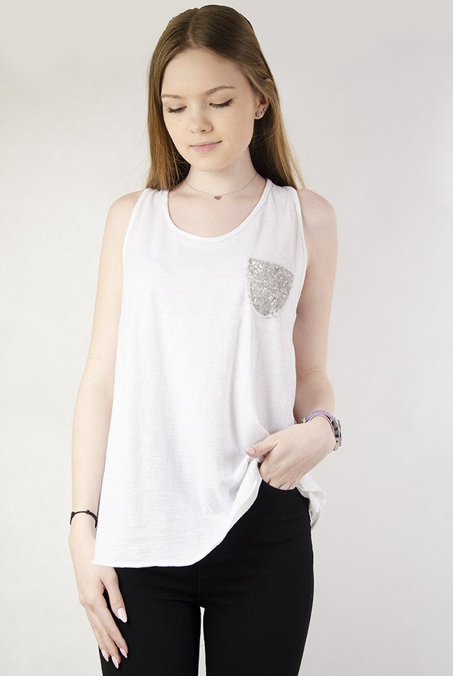 Biała bluzka na ramiączka ozdobiona cekinami