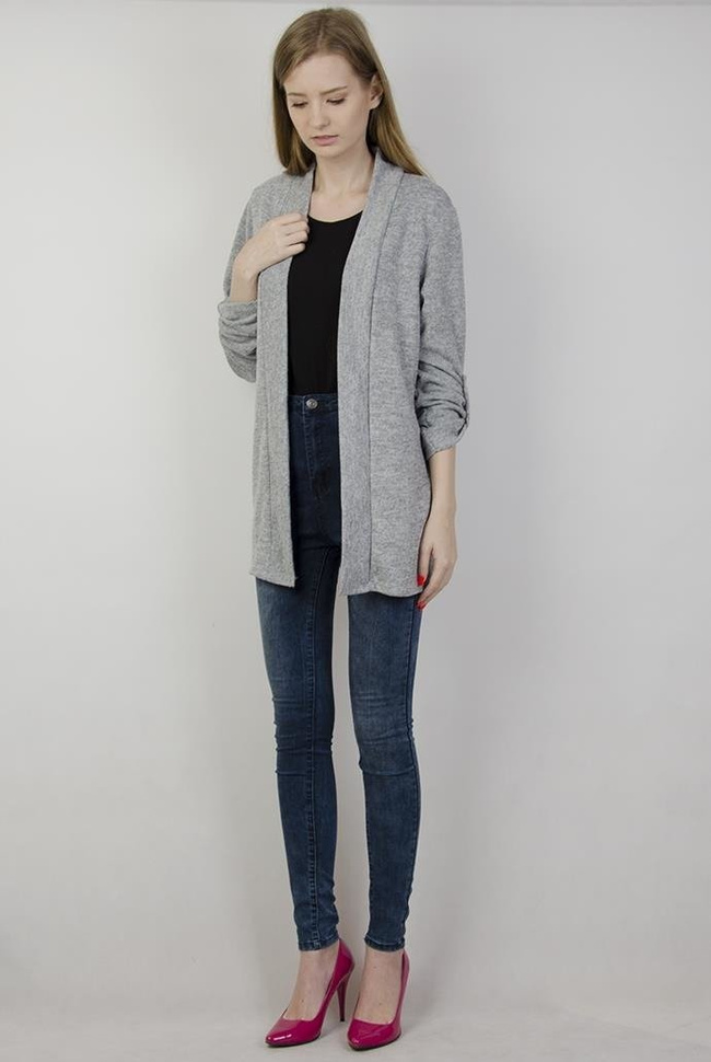 Jasnoszara narzuta z podwijanym rękawem