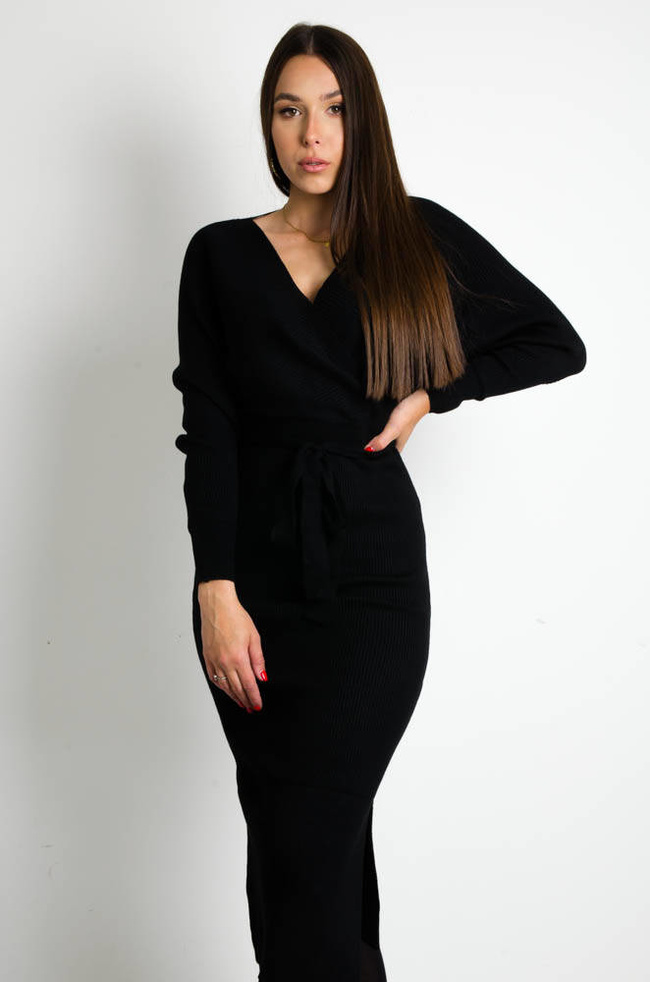 CZARNA PRĄŻKOWANA SUKIENKA MIDI Z ROZCIĘCIEM