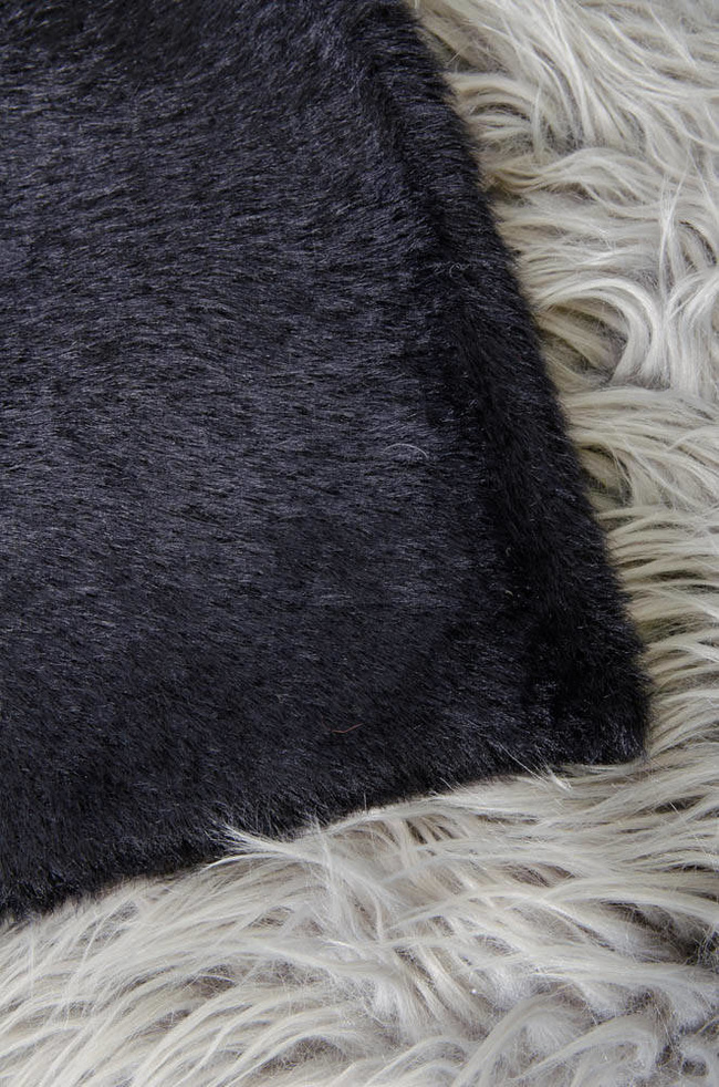 CZARNA FUTRZANA CZAPKA